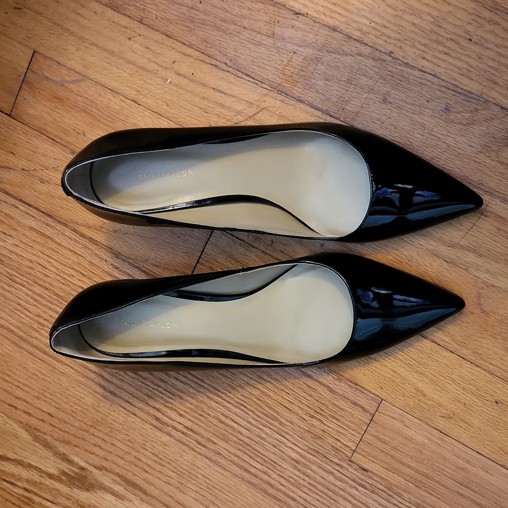 Ann Taylor Black Patent Pump 9M - Picture 3 of 6